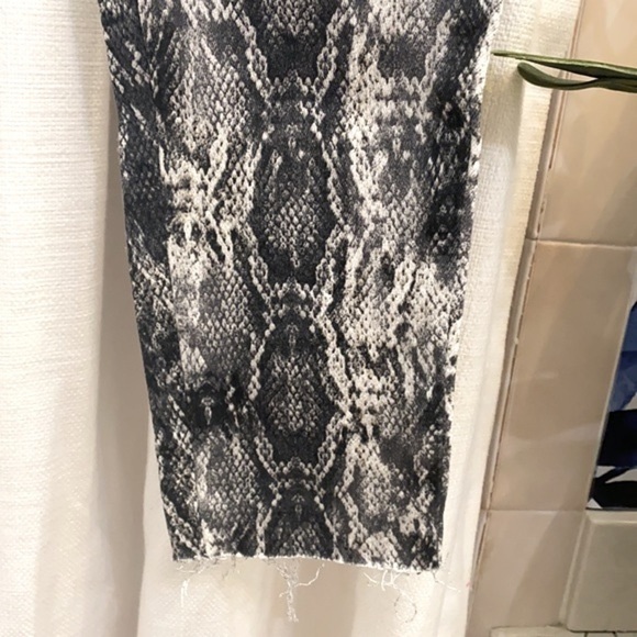 NWOT Women’s Zara Z1975 Snake Skin Print Raw Hem Denim Size 6 - Picture 4 of 7